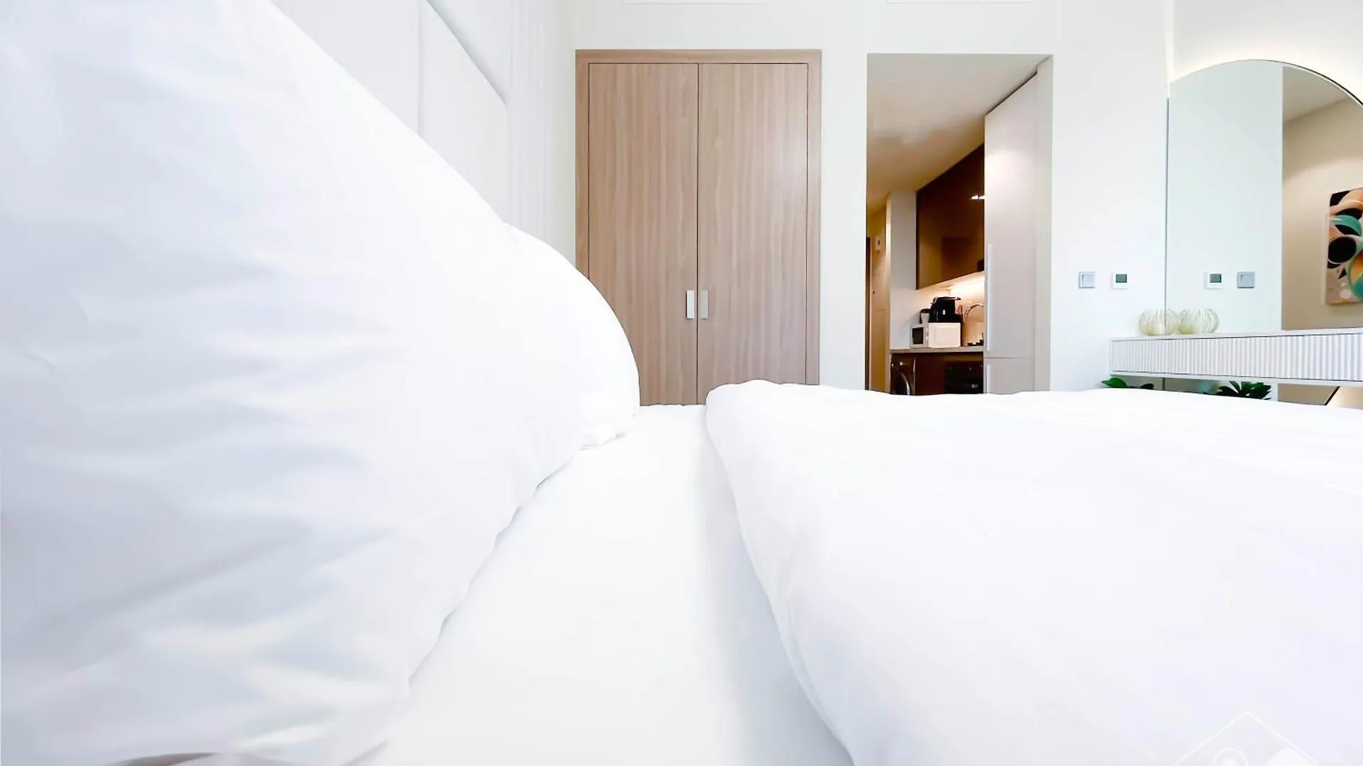 Charming Azizi Rivera Studio With Balcony Dubaj Apartament
