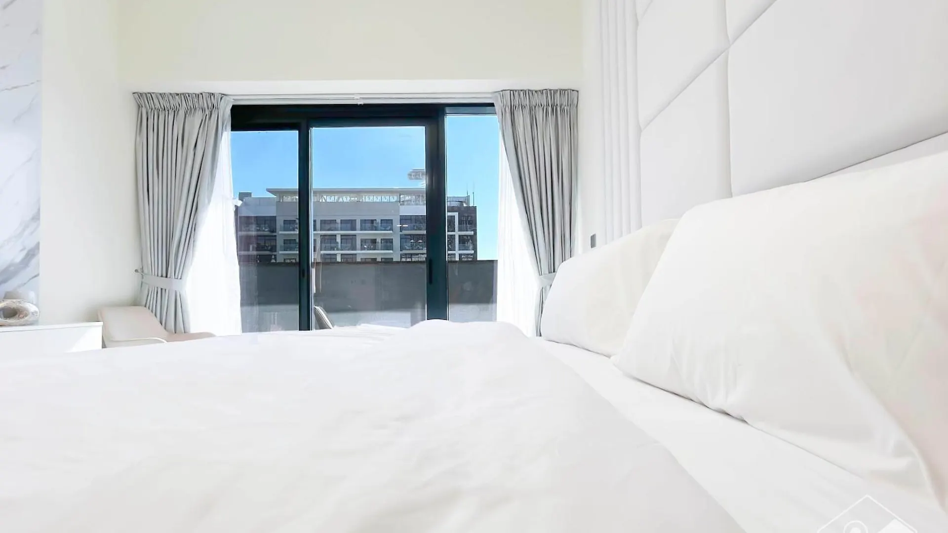 Apartment Charming Azizi Rivera Studio With Balcony Dubai